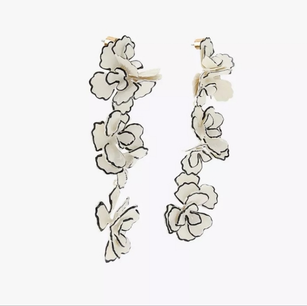 ZARA Contrast Flower Earrings - Picture 5 of 14
